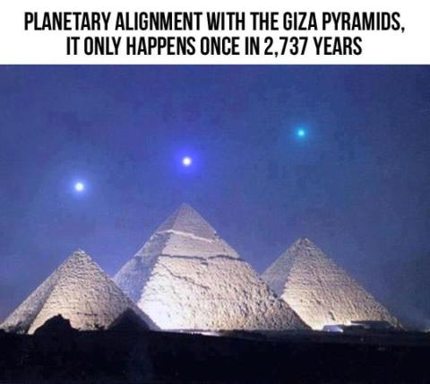 3 Dic 2012: Planetas se alinean a las Pirámides de Giza 388165_333431646746526_1304061041_n